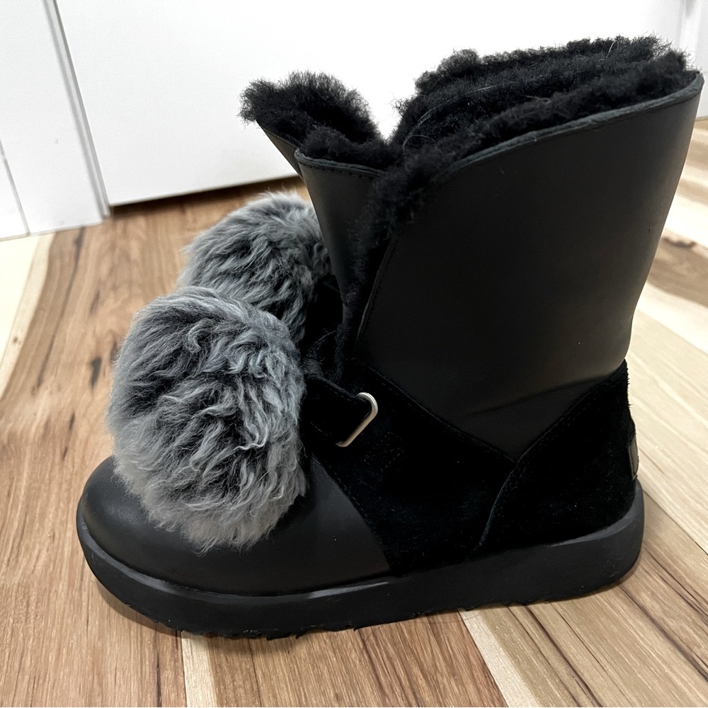 UGG ISLEY PATENT WATERPROOF BLACK BOOTS WOMENS SIZE 9